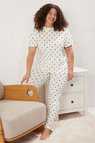 Trendyol Curve White Heart Pattern Knitted Pajamas Set Tbbss25Ai00023