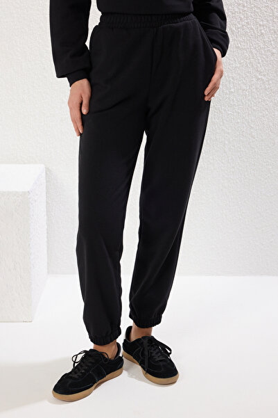 Trendyol Collection Χοντρό σετ φόρμας με μαύρη πλεκτή λαιμόκοψη - Regular Fit TWOSS25EM00001