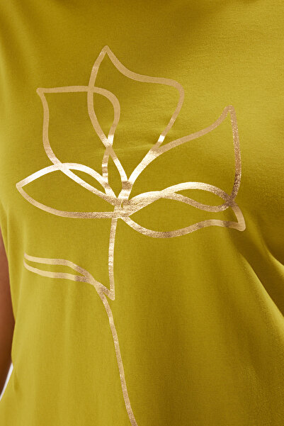 Trendyol Curve Πράσινη λαιμόκοψη μεταλλική στάμπα 100% βαμβακερή πλεκτή μπλούζα TBBSS22TS2287