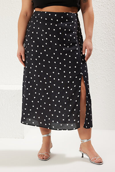 Trendyol Curve Спідниця міді з віскози з візерунком у вигляді серця, з розрізами і без підкладки TBBAW23AZ00032