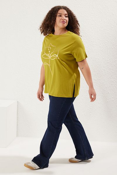 Trendyol Curve Grün bedrucktes Baumwoll-Strick-T-Shirt – TBBSS22TS2287