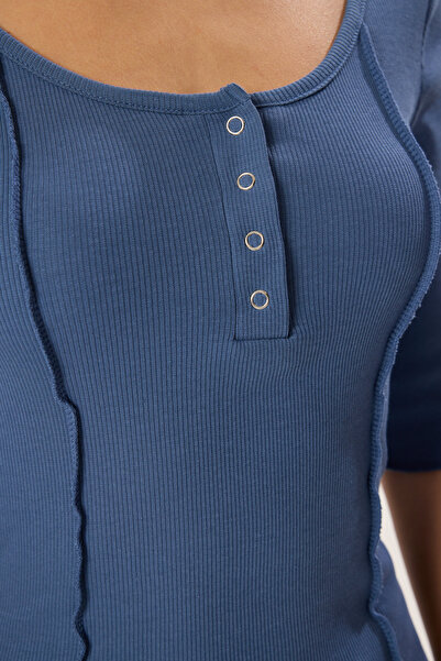 Trendyol Collection Bluză elastică cu nervuri cu guler pentru piscină Indigo - TWOSS25BZ00007