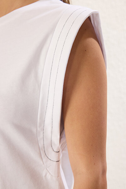 Trendyol Collection Comfortable Fit - White Crew Neck T-Shirt with Sleeve Stitching Detail - Twoss25Ts00024