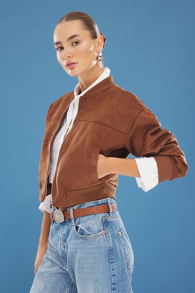 Trendyol Collection Übergroße Bomberjacke aus braunem Wildleder – TWOSS24MO00048
