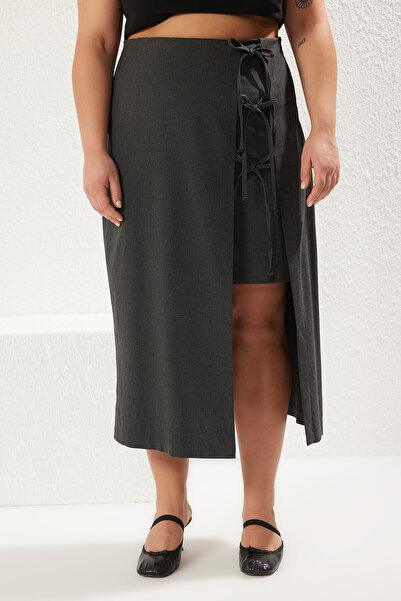 Trendyol Curve Μίντι φούστα Anthracite Plus Size - Φιόγκος/Δαντέλα υφαντό TBBAW25AZ00029