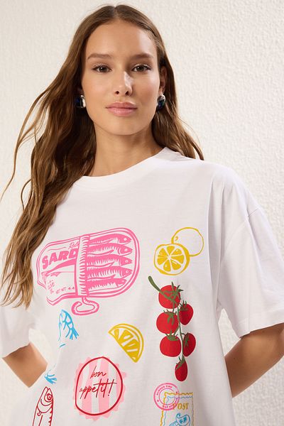 Trendyol Collection Λευκό εμπριμέ 100% βαμβακερό φαρδύ μπλουζάκι - TWOSS25TS00049