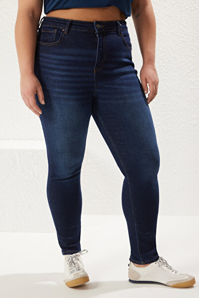 Trendyol Curve Більш екологічні темно-сині джинси з високою талією, еластичні, великі розміри TBBAW24CJ00048