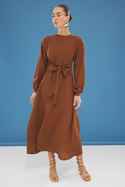 Trendyol Modest Καφέ μπροστινό δεμένο φόρεμα χωρίς επένδυση TCTSS24EB00131