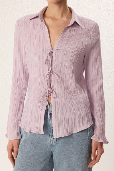 Trendyol Collection Lila texturált szövet elülső kötés részletes szövött ing TWOSS25GO00012