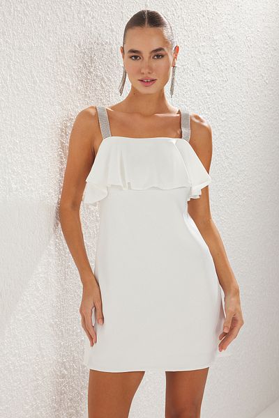 Trendyol Collection Λευκό Α-γραμμή πέτρινο αξεσουάρ λουράκι Λεπτομερές σατέν κοντό βραδινό φόρεμα Νυχτερινό φόρεμα επιστροφής στο σπίτι TPRSS25EL00184