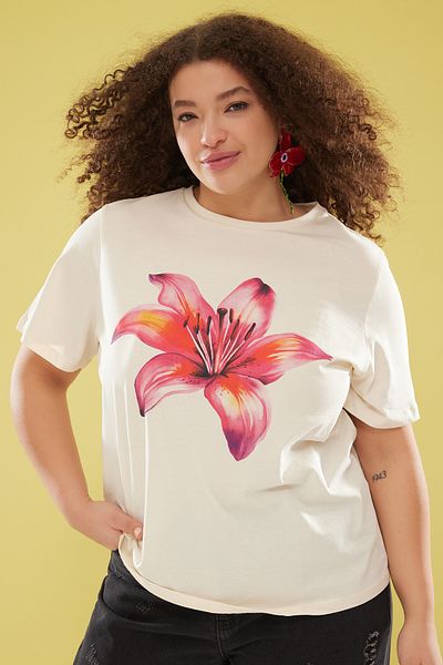 Trendyol Curve Übergroßes T-Shirt mit Blumendruck in Steinfarbe – TBBSS25BF00019