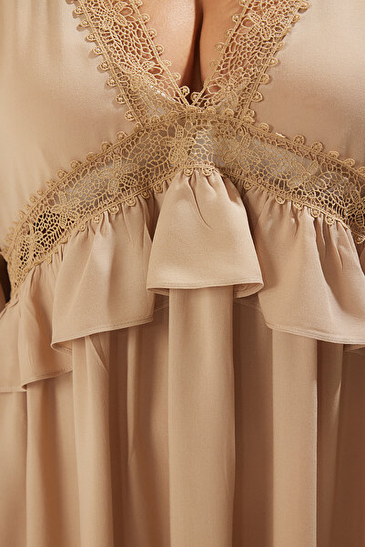 Trendyol Curve Nagy méretű nyérc színű fodros csipke mini strandruha - TBBSS24AH00134