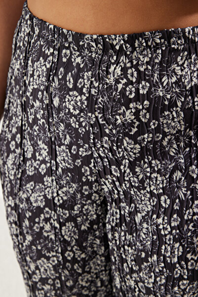 Trendyol Curve Plus Size Black Floral Print Wide Leg Pants - Wrapped Fabric Tbbss25Ar00023