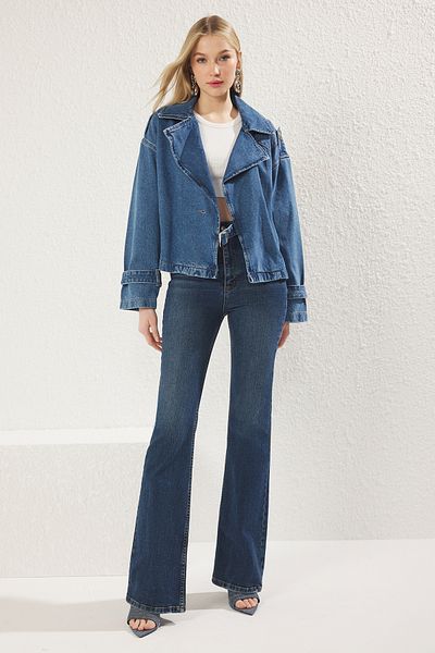 Trendyol Collection Blaue, zweireihige, übergroße Denim-Blazerjacke mit Gürtelschnalle TWOSS25CE00018