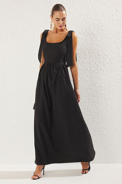 Trendyol Collection Schwarzes, gewebtes Maxi-Abendkleid mit A-Ausschnitt und Schleifenträgern TPRSS25AE00110