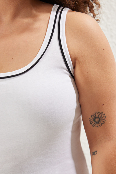 Trendyol Curve Plus Size White Halter Neck - Contrast Piping, 100% Cotton Undershirt Tbbss25Cv00007