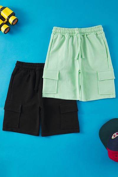 TRENDYOLKIDS Mätovo-čierne 2-balenie bavlnených chlapčenských pletených šortiek s elastickým pásom a nákladným vreckom TKDSS25SR00006