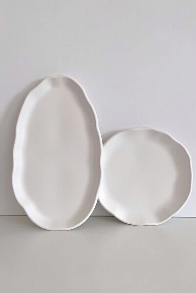 Mandalin Art Studio Curved Oval and Round Decorative 2-Piece Plate Set