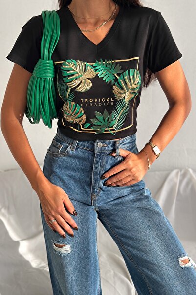 FEMELLE Dámské černé tričko s tropickým listem a výstřihem do V s flitry vyšívané 100% bavlnou