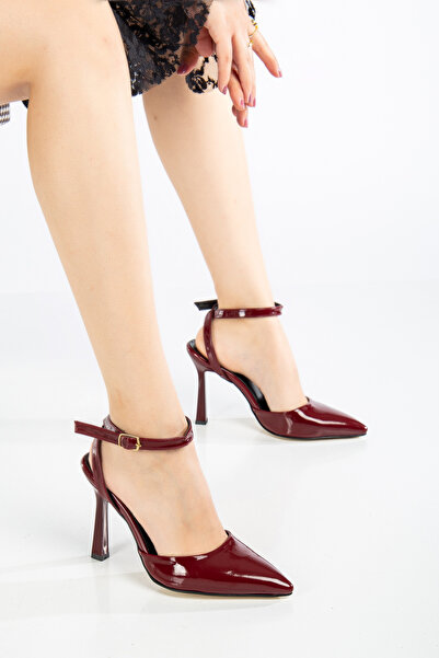 RİSSOLİ حذاء نسائي بكعب عالٍ من الجلد اللامع باللون العنابي من Rissoli