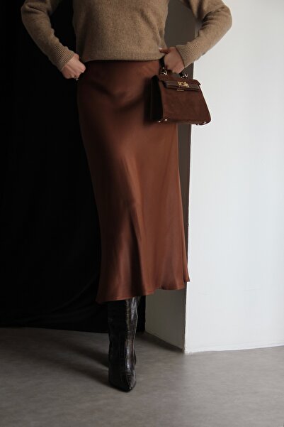 Julidress Премиум сатенена пола с дължина до коляното - тъмно кафяво, напречно изрязана, с ластик в талията