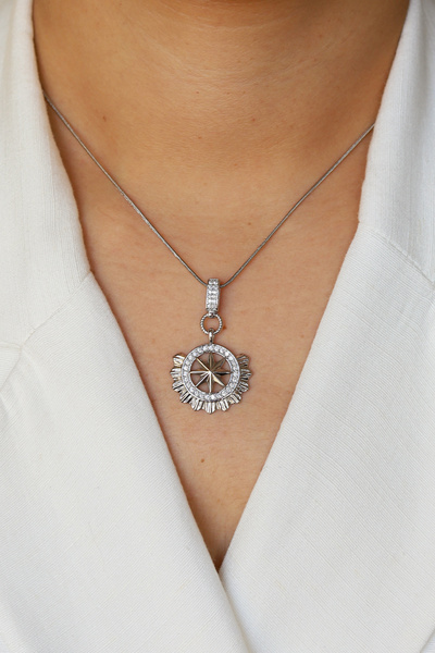 Brillo قلادة من الفولاذ بحجر الزركون من الشمس