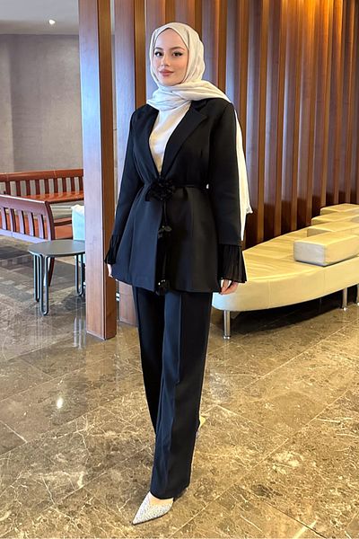 Ovn. Pilisei Helen Sleeves - Stylish Black Suit