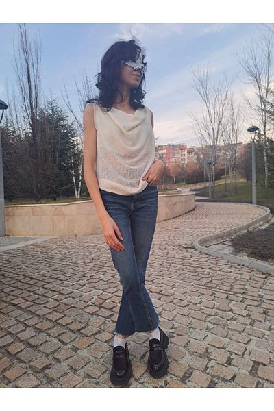 Store Helen Women's Cream Tank Top
