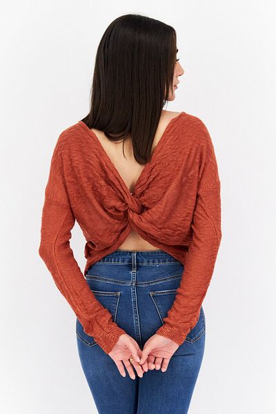 BB Dakota by Steve Madden Women Knot Collar Knitted Crop Sweater, Rust