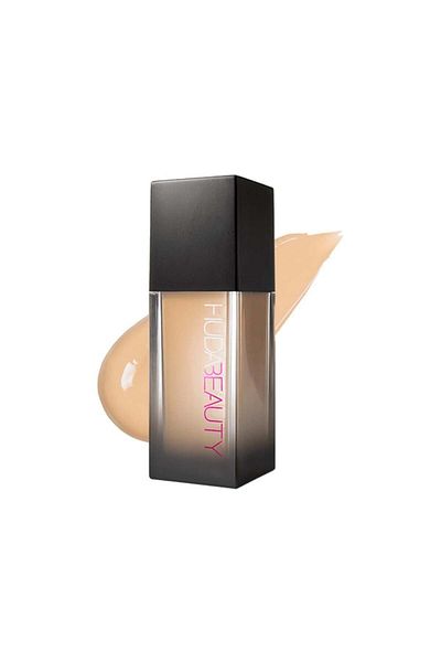LEADING LINES Huda Beauty Liquid Foundation, Toasted Coconut 35ml 240N