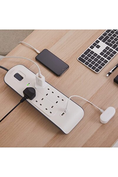 Belkin حماية من زيادة التيار الكهربائي من خلال 6 منافذ لما يصل إلى ستة أجهزة بمنفذين USB