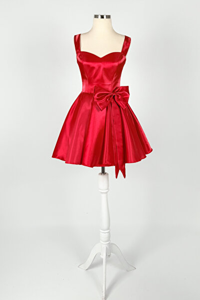 Lenta Moda Kırmızı Kurdele Detaylı Parlak Saten Mini Abiye ve Gece Elbisesi