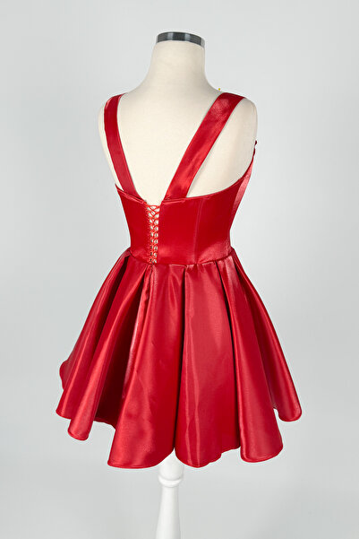 Lenta Moda Kırmızı Kurdele Detaylı Parlak Saten Mini Abiye ve Gece Elbisesi