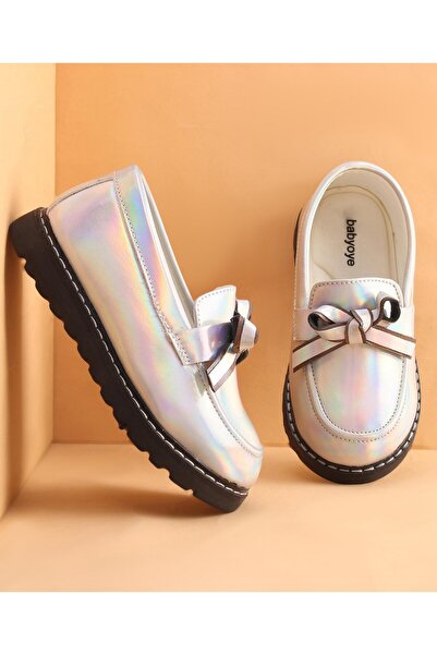 Babyoye حذاء بدون كعب للحفلات من Babyoye مع تطريز فيونكة - فضي