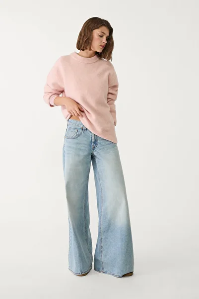 Stradivarius بنطال جينز واسع الساق بخصر منخفض مع قلوب