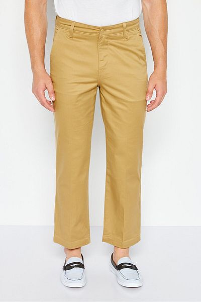 Levi's Men Cropped Fit Solid Chino Pant, Tan