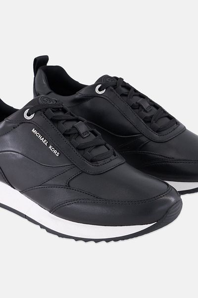 Michael Kors حذاء Allie Stride Trainer متوسط الحجم للنساء برباط، أسود
