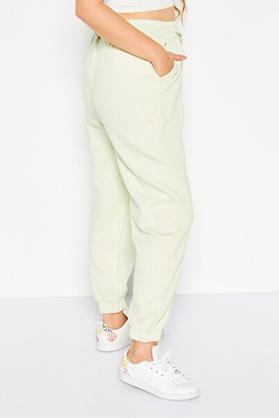 Levi's Women Regular Fit Solid Jogger Pants, Light Green