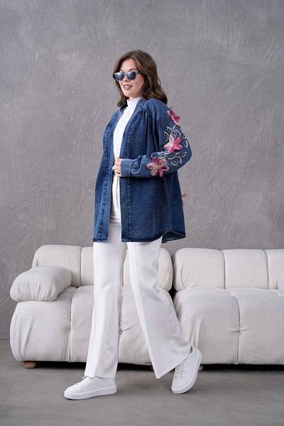 Miss Allos Jachetă kimono din denim brodat cu flori și pietre din tul brodat pe spate și mâneci pentru femei