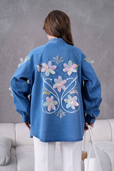 Miss Allos Jachetă kimono din denim brodat cu flori și pietre din tul brodat pe spate și mâneci pentru femei