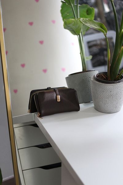 Moom Bag Дамски портфейл с копчета и аксесоар Bitter Coffee в златисто