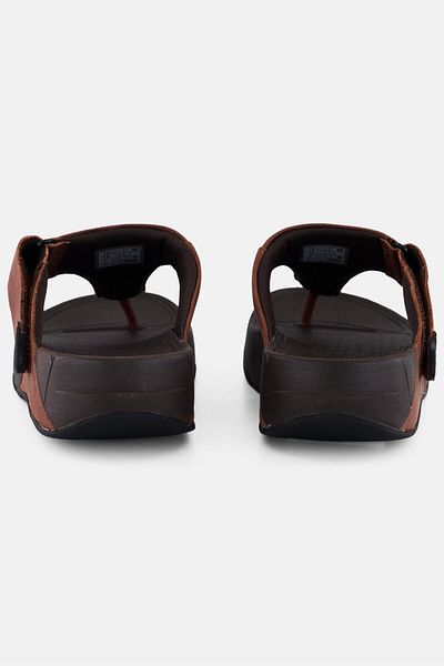 Fitflop صندل سهل الارتداء من الجلد المنقوش للرجال Trakk II، كابتشينو