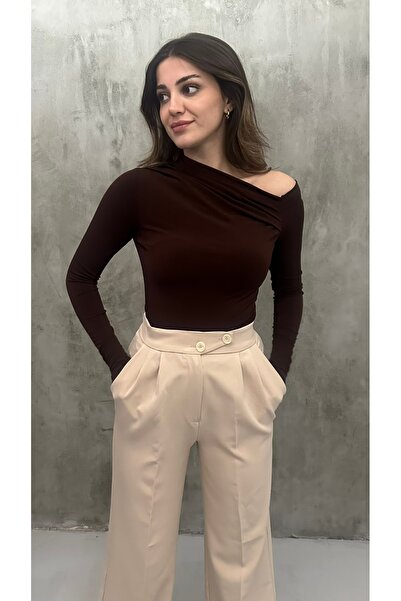 BNK Shop بلوزة نسائية غير متماثلة بكتف منخفض، أنيقة وعصرية