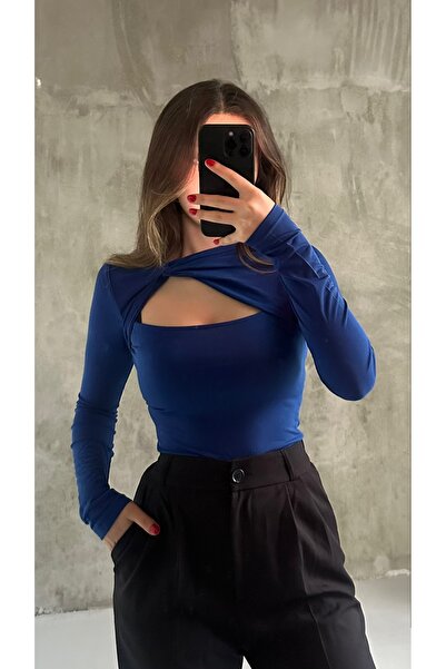 BNK Shop Вирізна блузка з довгим рукавом і крученою деталлю