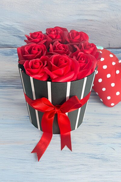 Sole 9 Adet Özel Kumaştan Kokulu Kırmızı Gül, Şık Silindir Kutuda: Sonsuz Aşkınızı Anlatın! Kız Arkadaşa,