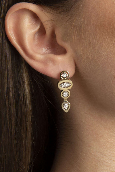 Asteria Jewelry أقراط بتصميم حجر الزركون