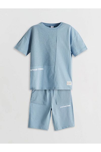 LC Waikiki طقم تي شيرت وشورت للأولاد مطبوع برقبة دائرية باللون الأزرق من LCW Baby