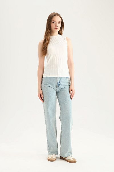 DeFacto Normale Passform, einfaches, gerades, geripptes, ärmelloses Camisole-T-Shirt E7568ax25sp