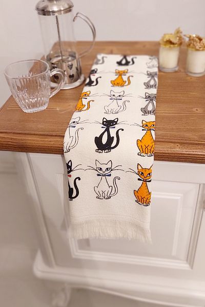 CNR Garden 40x60 Cm Printed Hand and Face Towel Set - Kitchen Towel, Wooden Base