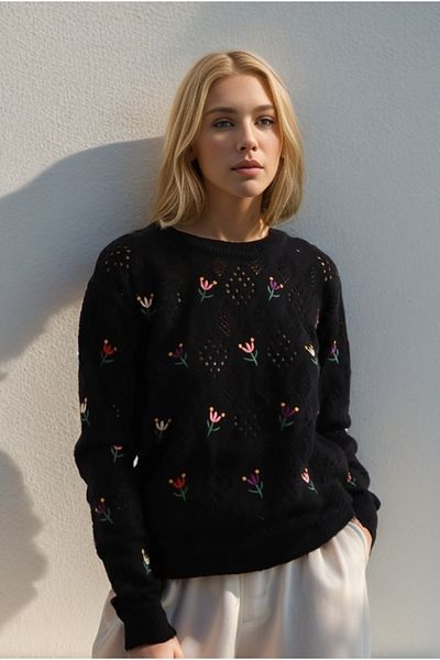 Cassime Broderie florală neagră - Pulover tricot cu mânecă lungă, cu decolteu și detaliu de găuri